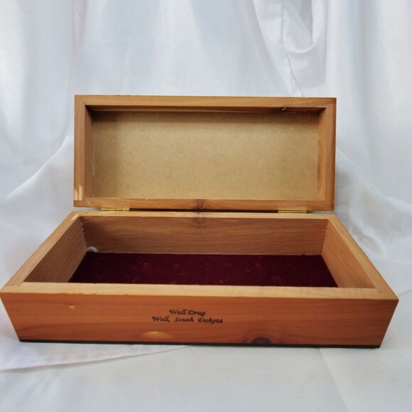 VTG Decorative Wolf Cedar Wood Jewelry Box 9.25"x4"x2.5" Wall Drug South Dakota - Picture 5 of 13
